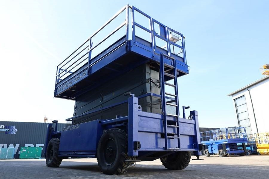 Scissor lift Liftlux SL245-25D 4WD Diesel, 4x4 Drive, 26.5m Working Hei: picture 7