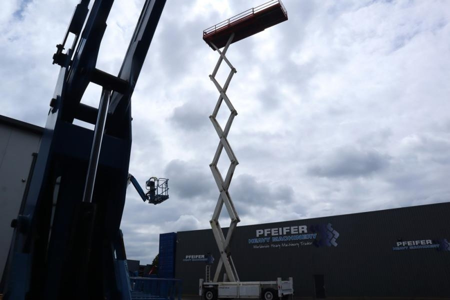 Liftlux SL320-30DS Diesel, 4x4 Drive, 34m Working Height, - Scissor lift: picture 3 Liftlux SL320-30DS Diesel, 4x4 Drive, 34m Working Height, - Scissor lift: picture 3