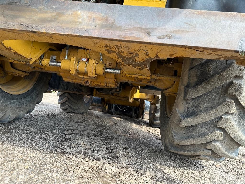 Backhoe loader CAT 444: picture 9
