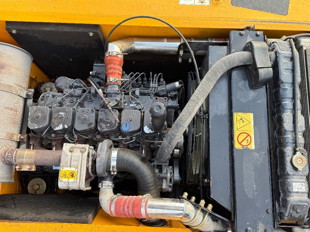 Crawler excavator Hyundai Robex 210 LC-7: picture 10