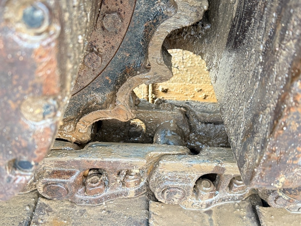 Crawler excavator Hyundai Robex 210 LC-7: picture 6