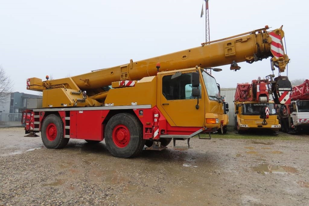Liebherr LTM 1030-2.1 - All terrain crane: picture 2 Liebherr LTM 1030-2.1 - All terrain crane: picture 2