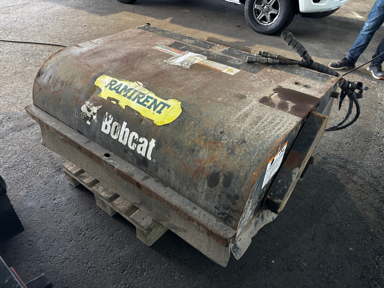 Bobcat 60 SWEEPER - Broom: picture 1 Bobcat 60 SWEEPER - Broom: picture 1