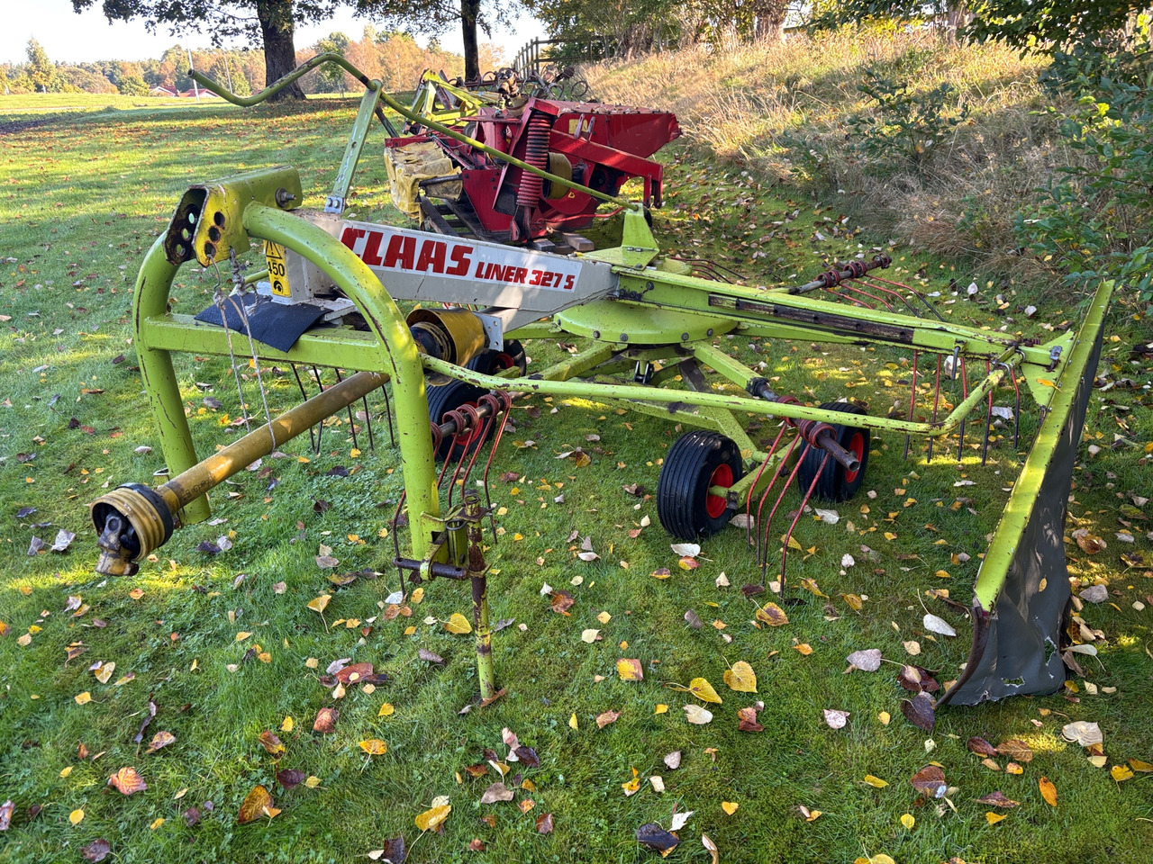Claas Liner 327S - Tedder/ Rake: picture 1 Claas Liner 327S - Tedder/ Rake: picture 1