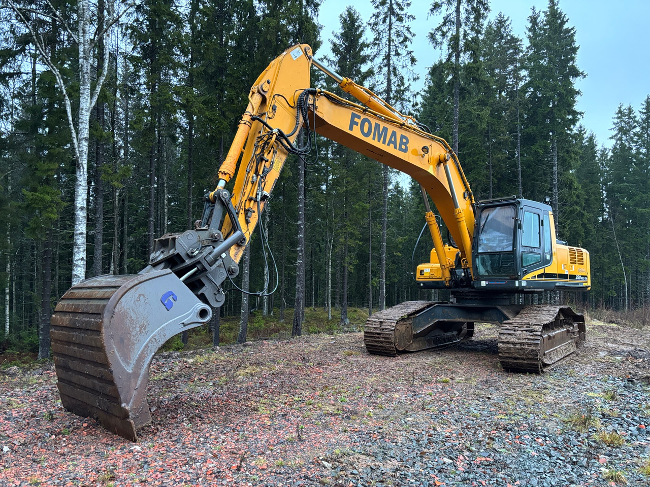 Hyundai Robex 250LC-7A - Excavator: picture 1 Hyundai Robex 250LC-7A - Excavator: picture 1