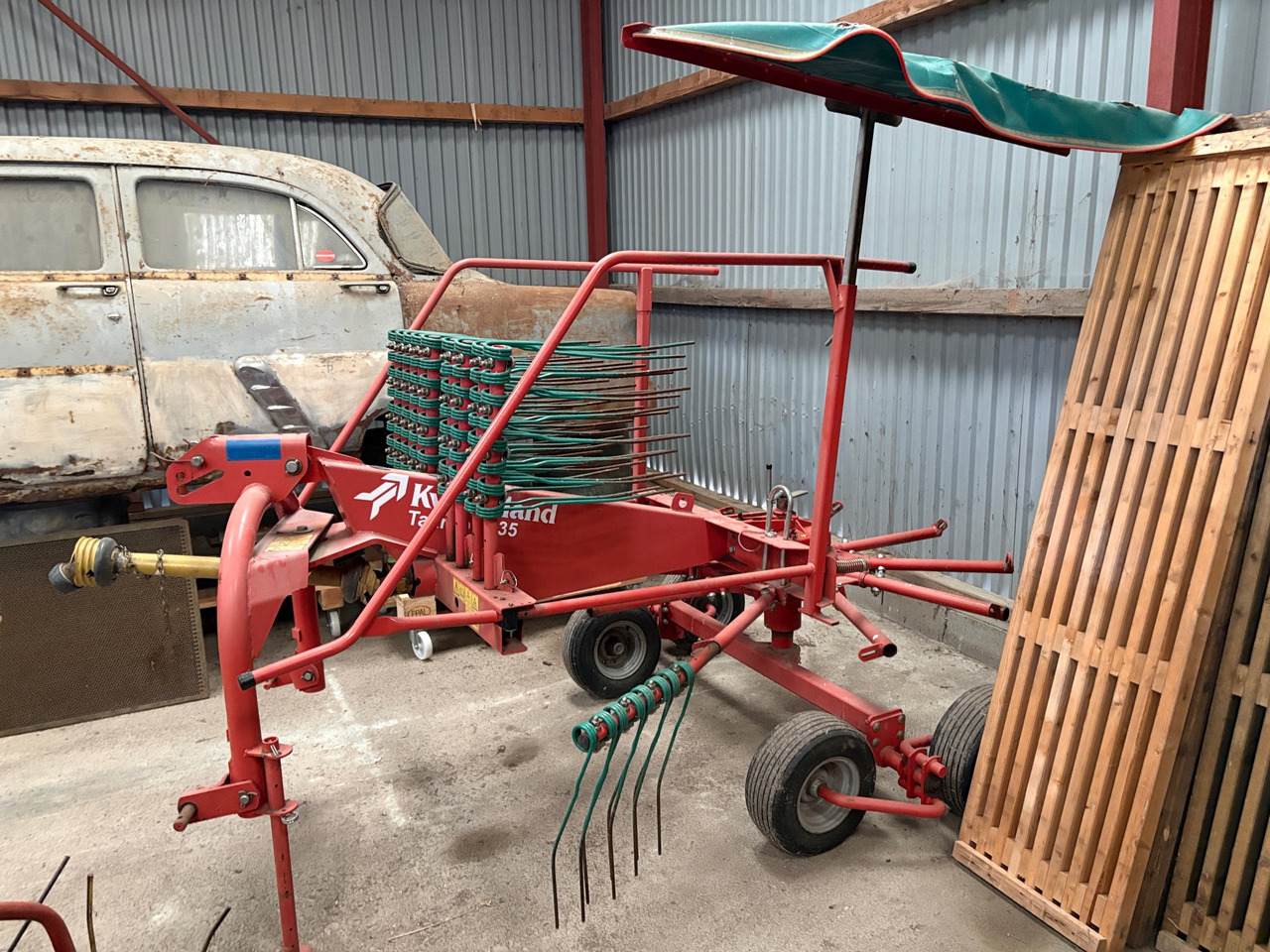 Kverneland Taarup 9035 - Tedder/ Rake: picture 1 Kverneland Taarup 9035 - Tedder/ Rake: picture 1