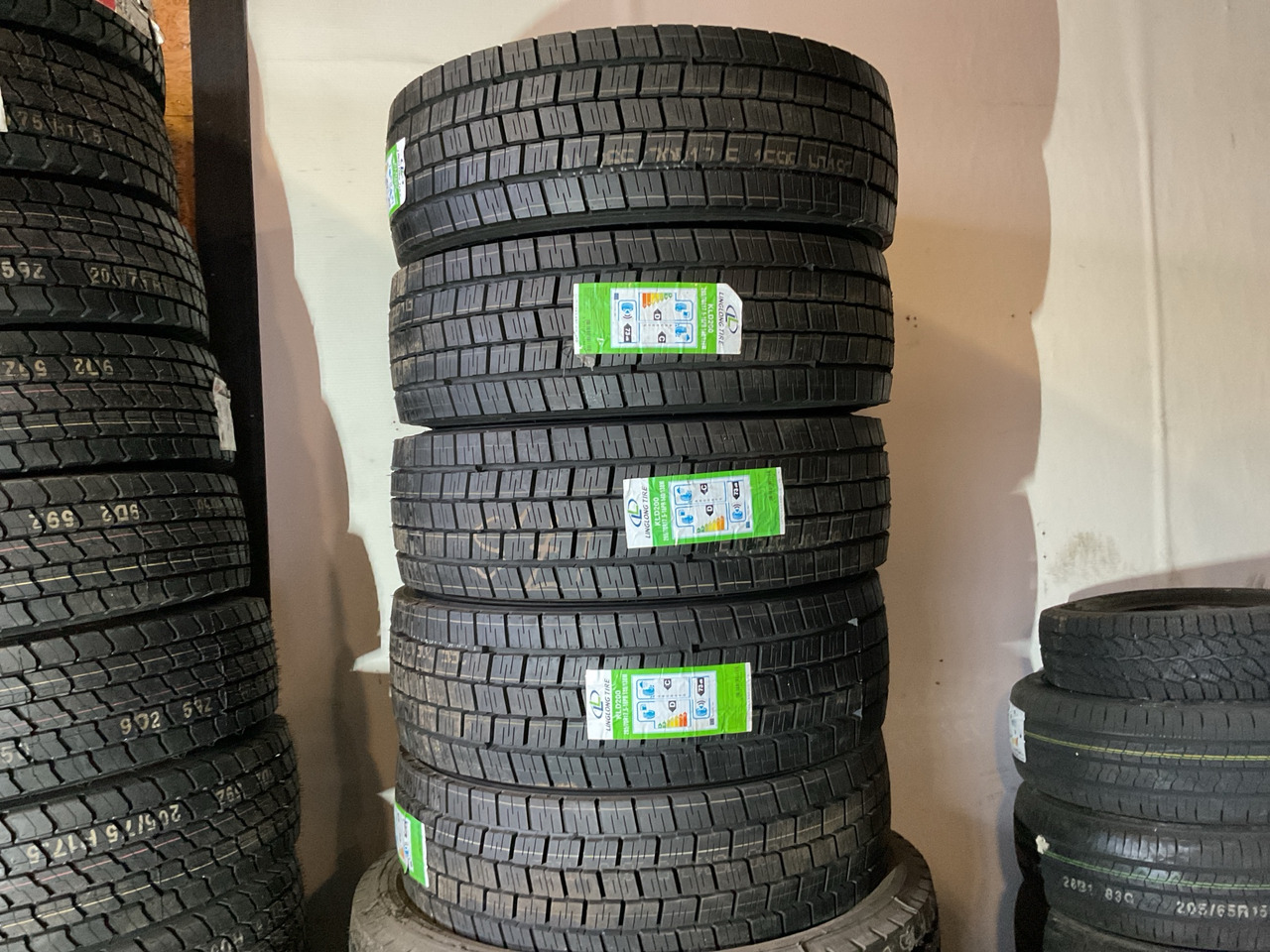 Linglong 265/70R17.5 - Tire for Truck: picture 1 Linglong 265/70R17.5 - Tire for Truck: picture 1