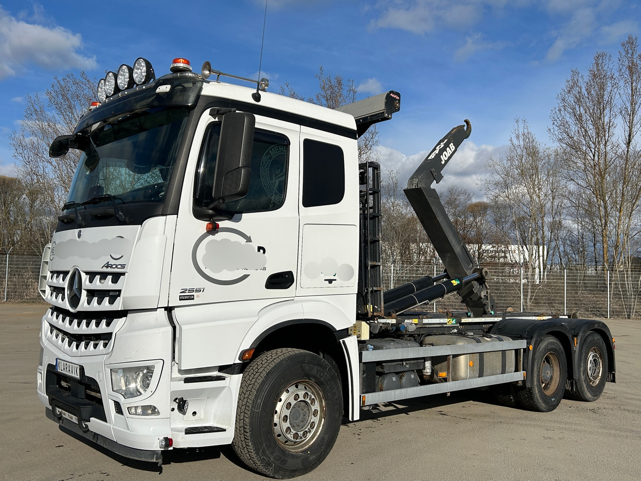 Mercedes Arocs 2551 - Hook lift truck: picture 1 Mercedes Arocs 2551 - Hook lift truck: picture 1