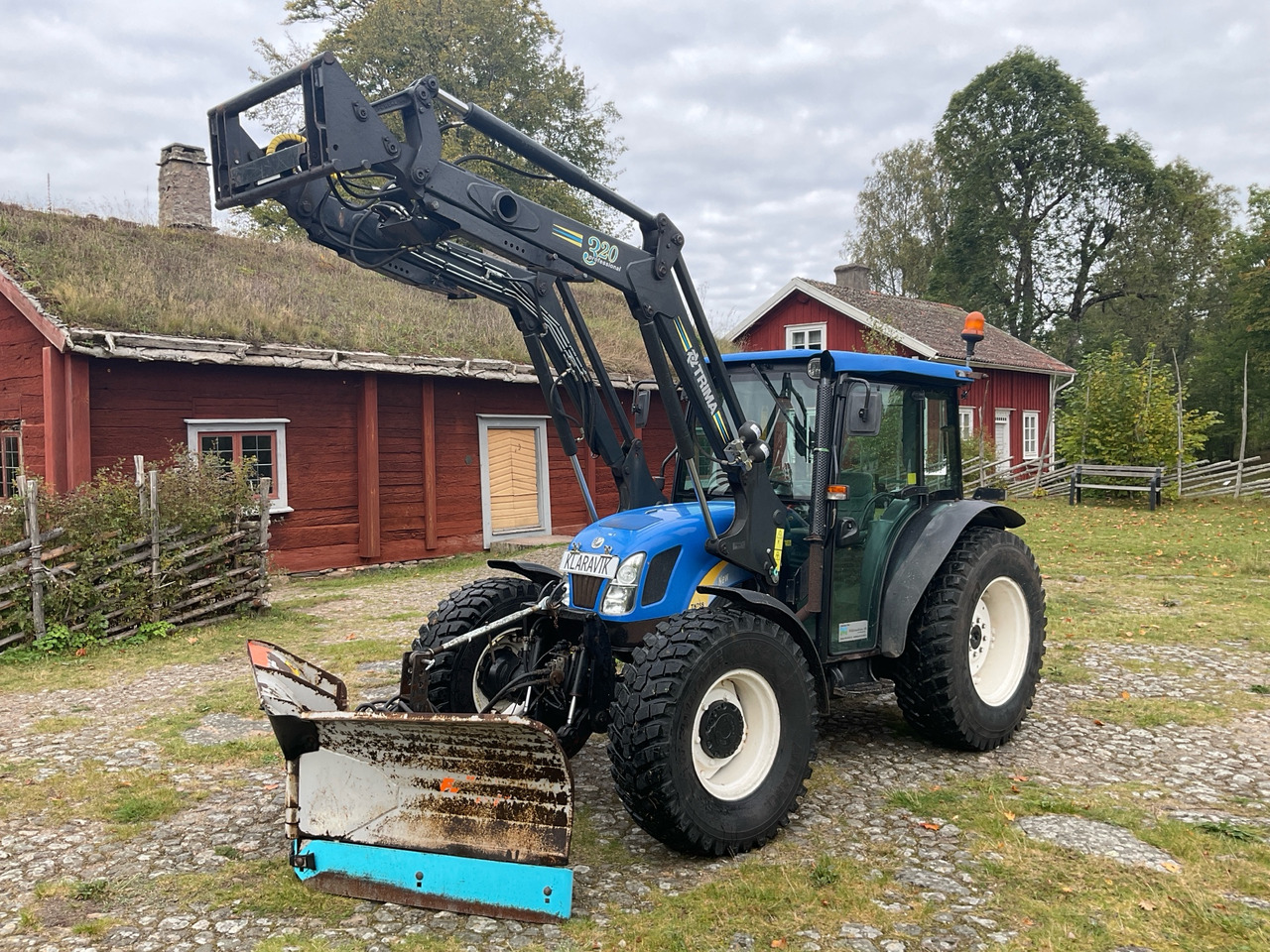 New Holland TN75SA - Farm tractor: picture 1 New Holland TN75SA - Farm tractor: picture 1