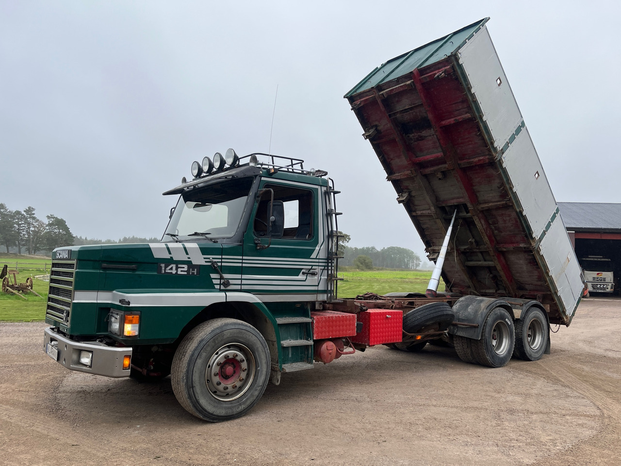 Scania T142H 6X2 54 - Tipper: picture 1 Scania T142H 6X2 54 - Tipper: picture 1