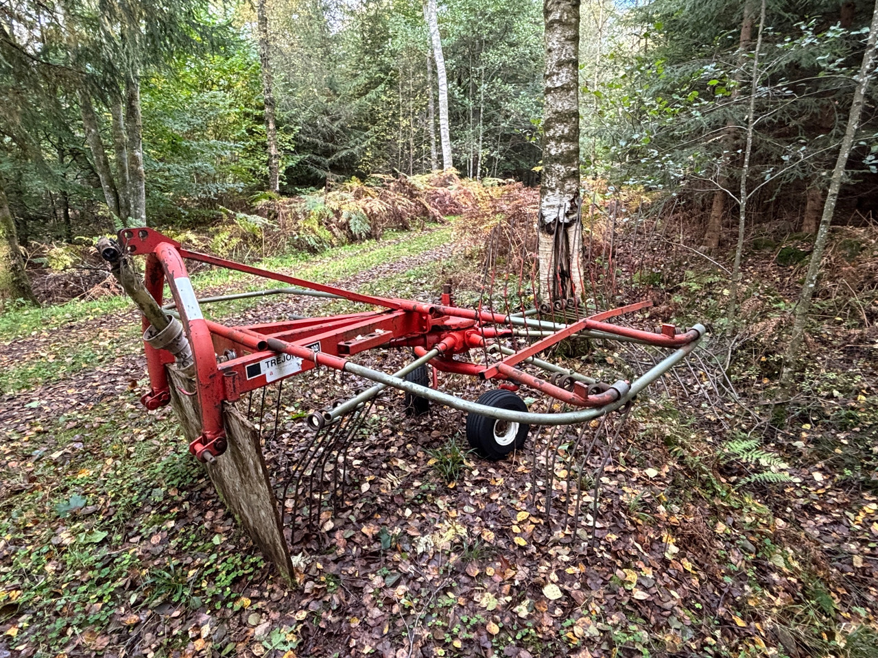 Trejon GR-300 - Tedder/ Rake: picture 1 Trejon GR-300 - Tedder/ Rake: picture 1
