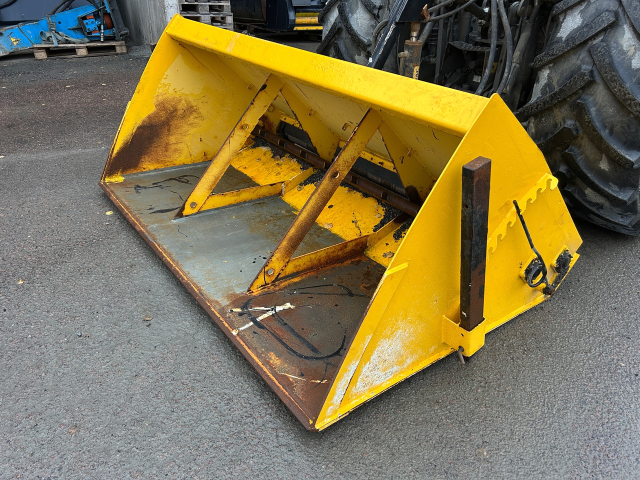 Trejon Optimal SP1600 - Sand/ Salt spreader: picture 1 Trejon Optimal SP1600 - Sand/ Salt spreader: picture 1