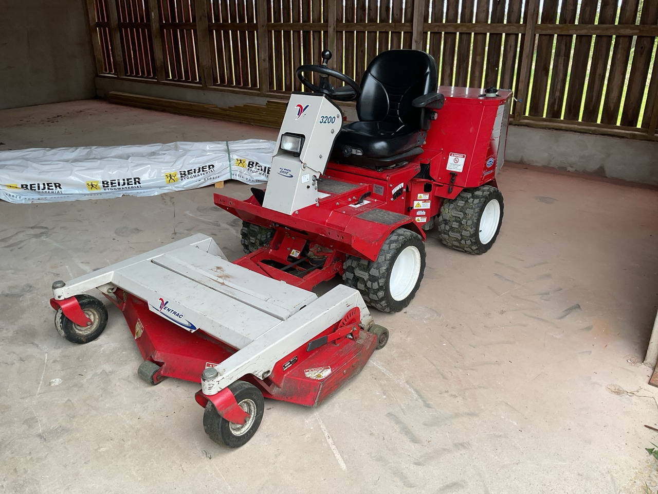 Ventrac 3200 - Utility/ Special vehicle: picture 1 Ventrac 3200 - Utility/ Special vehicle: picture 1