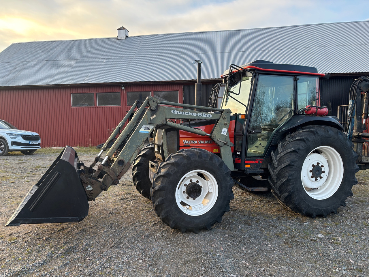 Valtra Valmet 700 - Farm tractor: picture 1 Valtra Valmet 700 - Farm tractor: picture 1