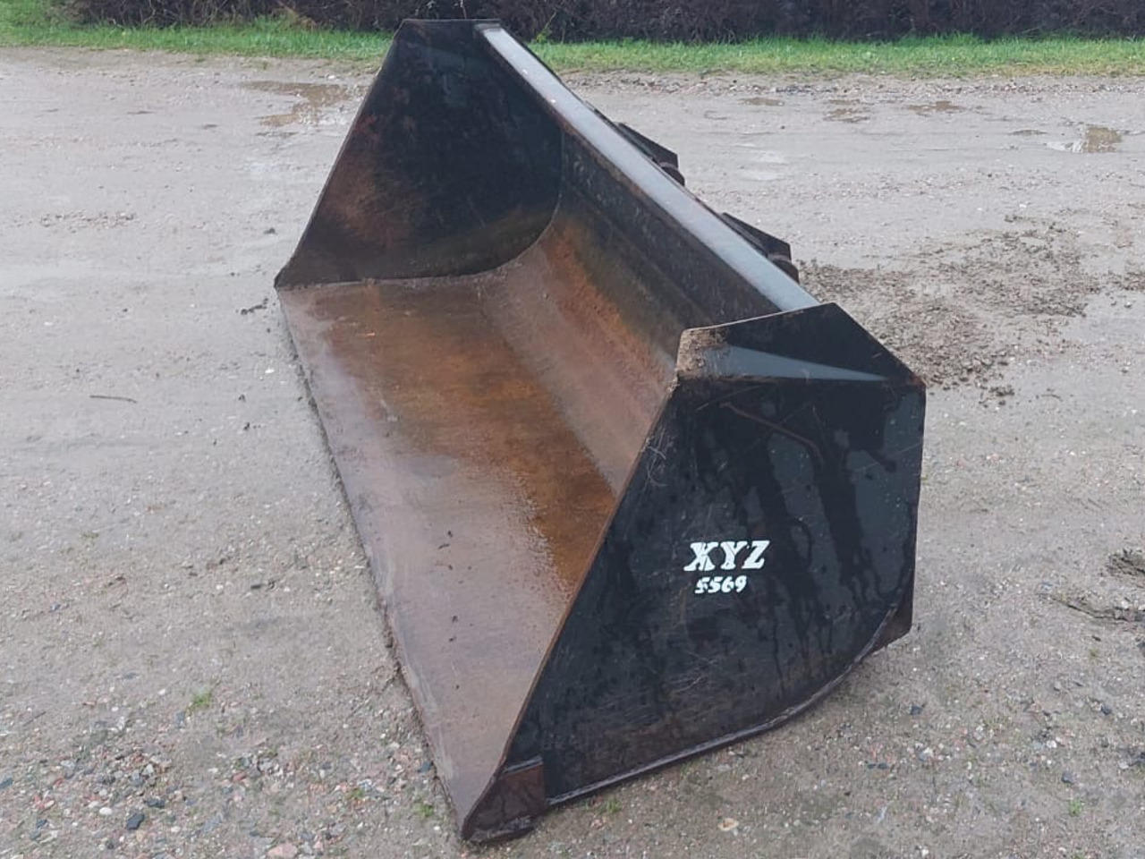 Xyz 5569 - Bucket for Agricultural machinery: picture 1 Xyz 5569 - Bucket for Agricultural machinery: picture 1