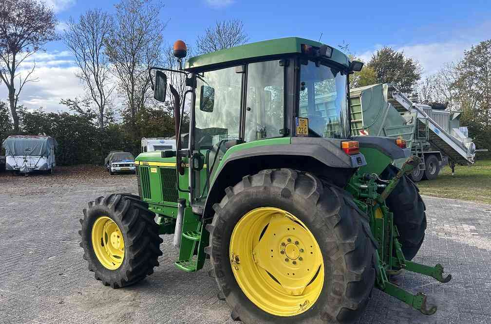 John Deere 6110 - Farm tractor: picture 2 John Deere 6110 - Farm tractor: picture 2