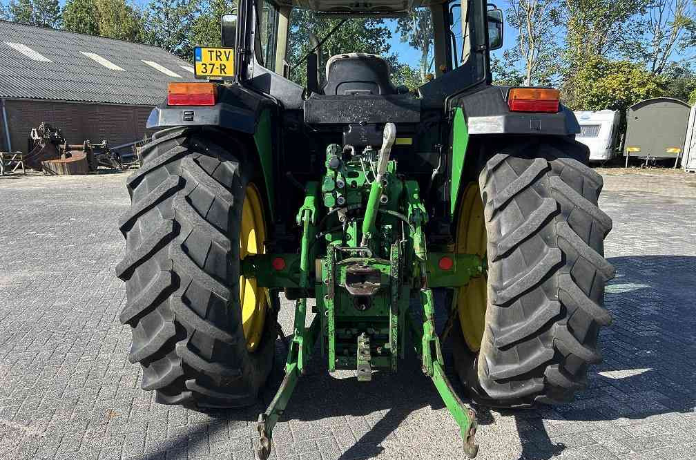 John Deere 6210 - Farm tractor: picture 3 John Deere 6210 - Farm tractor: picture 3