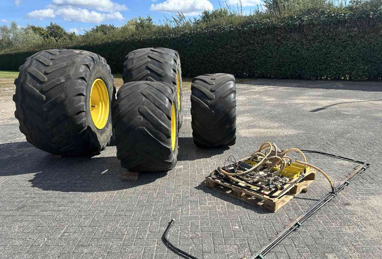 Michelin 1050/50x32 en 750/50x26 luchtdrukwissel set - Wheels and tires for Agricultural machinery: picture 2 Michelin 1050/50x32 en 750/50x26 luchtdrukwissel set - Wheels and tires for Agricultural machinery: picture 2