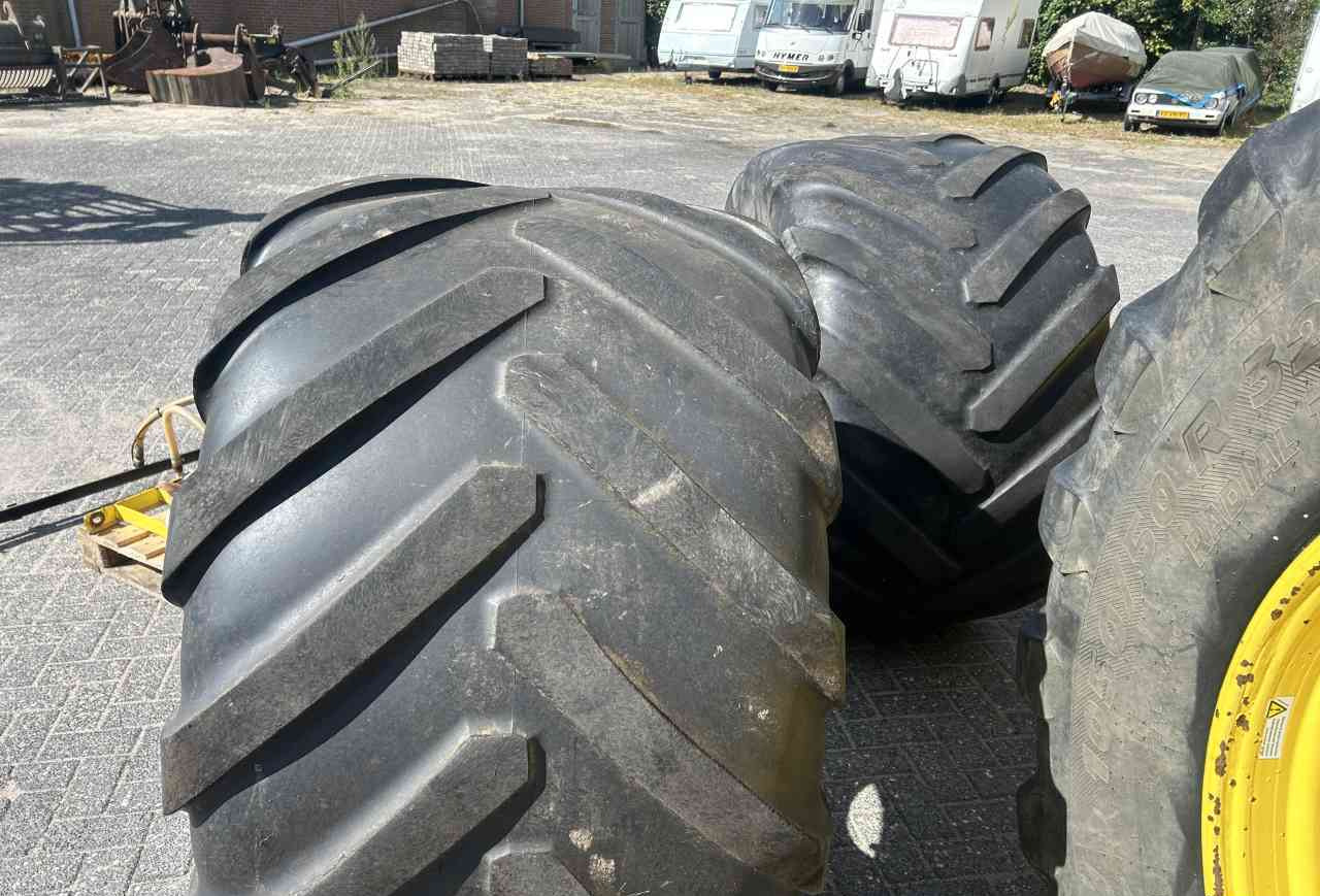 Michelin 1050/50x32 en 750/50x26 luchtdrukwissel set - Wheels and tires for Agricultural machinery: picture 4 Michelin 1050/50x32 en 750/50x26 luchtdrukwissel set - Wheels and tires for Agricultural machinery: picture 4