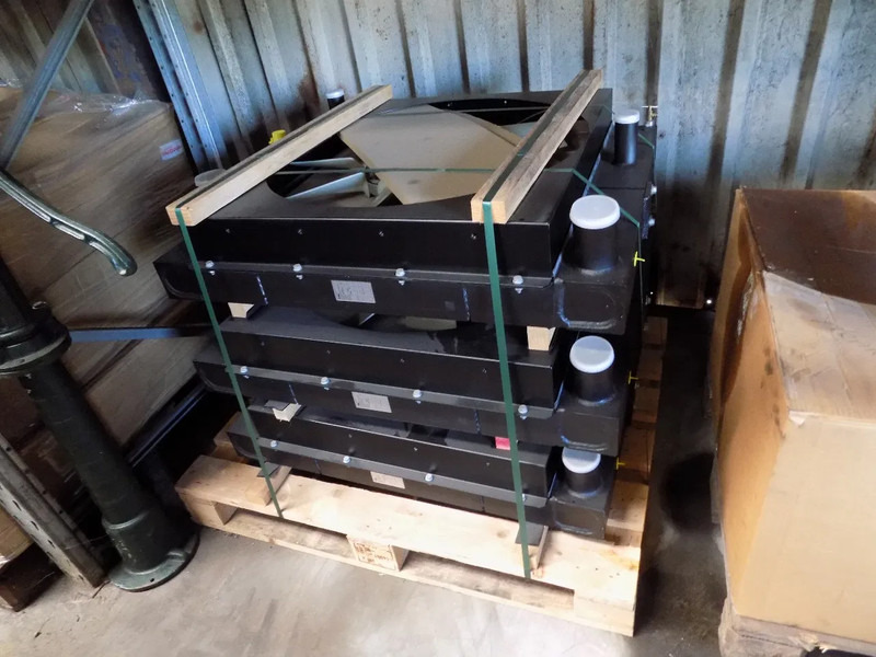 Mercedes-Benz mercedes radiator nieuw - Radiator: picture 2 Mercedes-Benz mercedes radiator nieuw - Radiator: picture 2