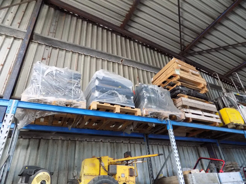 Mercedes-Benz mercedes radiator nieuw - Radiator: picture 4 Mercedes-Benz mercedes radiator nieuw - Radiator: picture 4