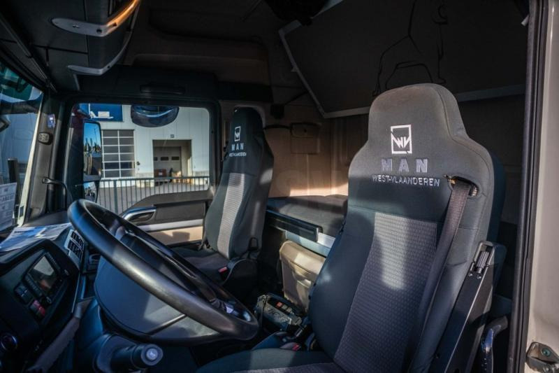 Interior photo 1: Dropside/ Flatbed truck, Crane truck MAN TGS 35.420 BL-8X4-4 +HIAB 188 E-2