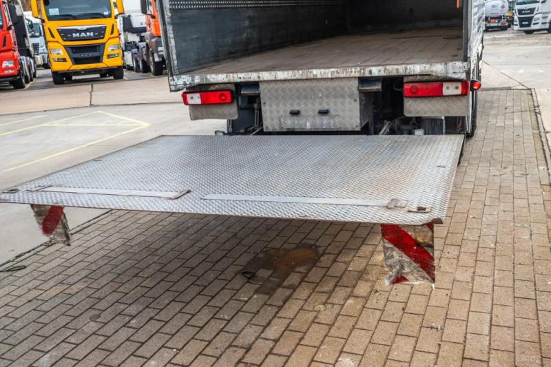 Renault PREMIUM 340 DXI-6X2 - Box truck: picture 5 Renault PREMIUM 340 DXI-6X2 - Box truck: picture 5