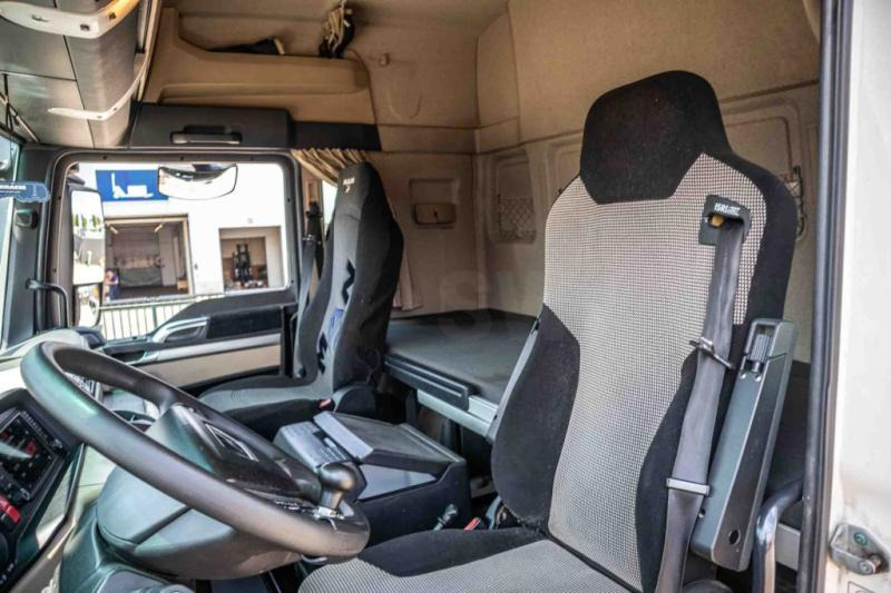 Interior photo 2: Leasing of MAN TGX 18.460 XLX BLS+ INTARDER MAN TGX 18.460 XLX BLS+ INTARDER