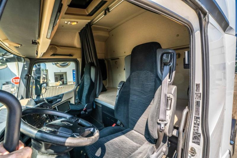 Tractor unit Mercedes ACTROS 1845 LS: picture 9