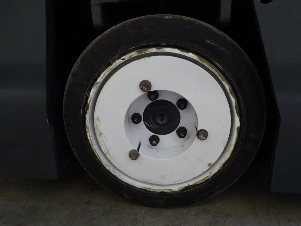 Combilift CBE2500 - NEU BATTERIE - TRIPLEX - 4-way reach truck: picture 2 Combilift CBE2500 - NEU BATTERIE - TRIPLEX - 4-way reach truck: picture 2