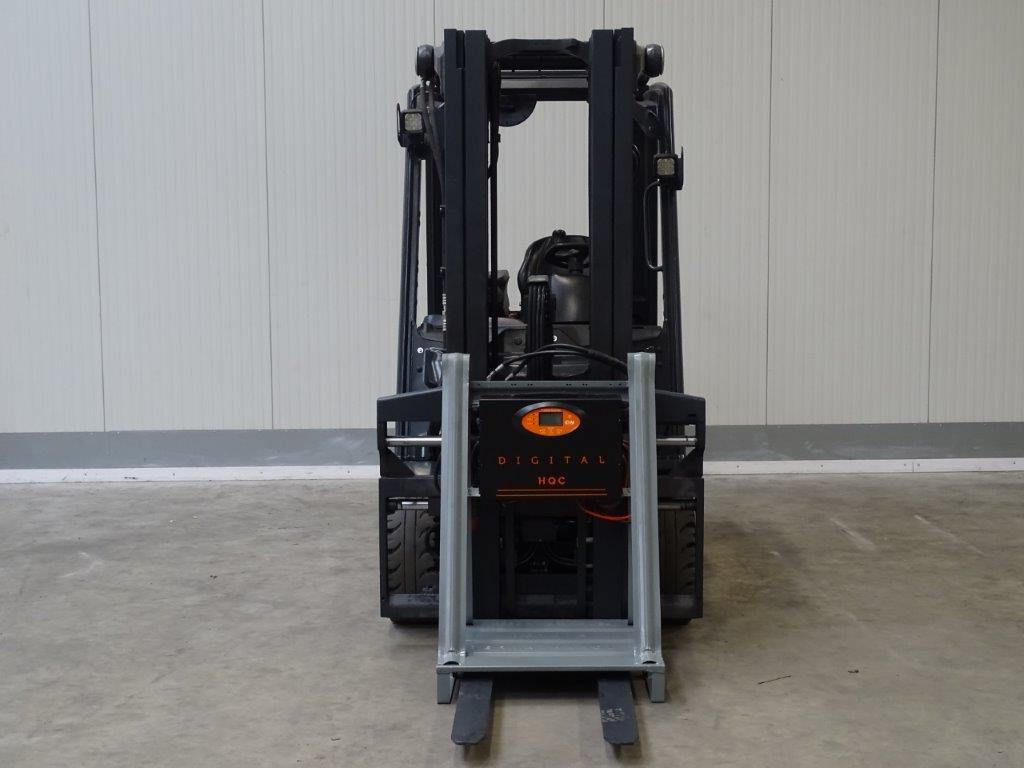 Linde E30-01 - TRIPLEX - Electric forklift: picture 2 Linde E30-01 - TRIPLEX - Electric forklift: picture 2