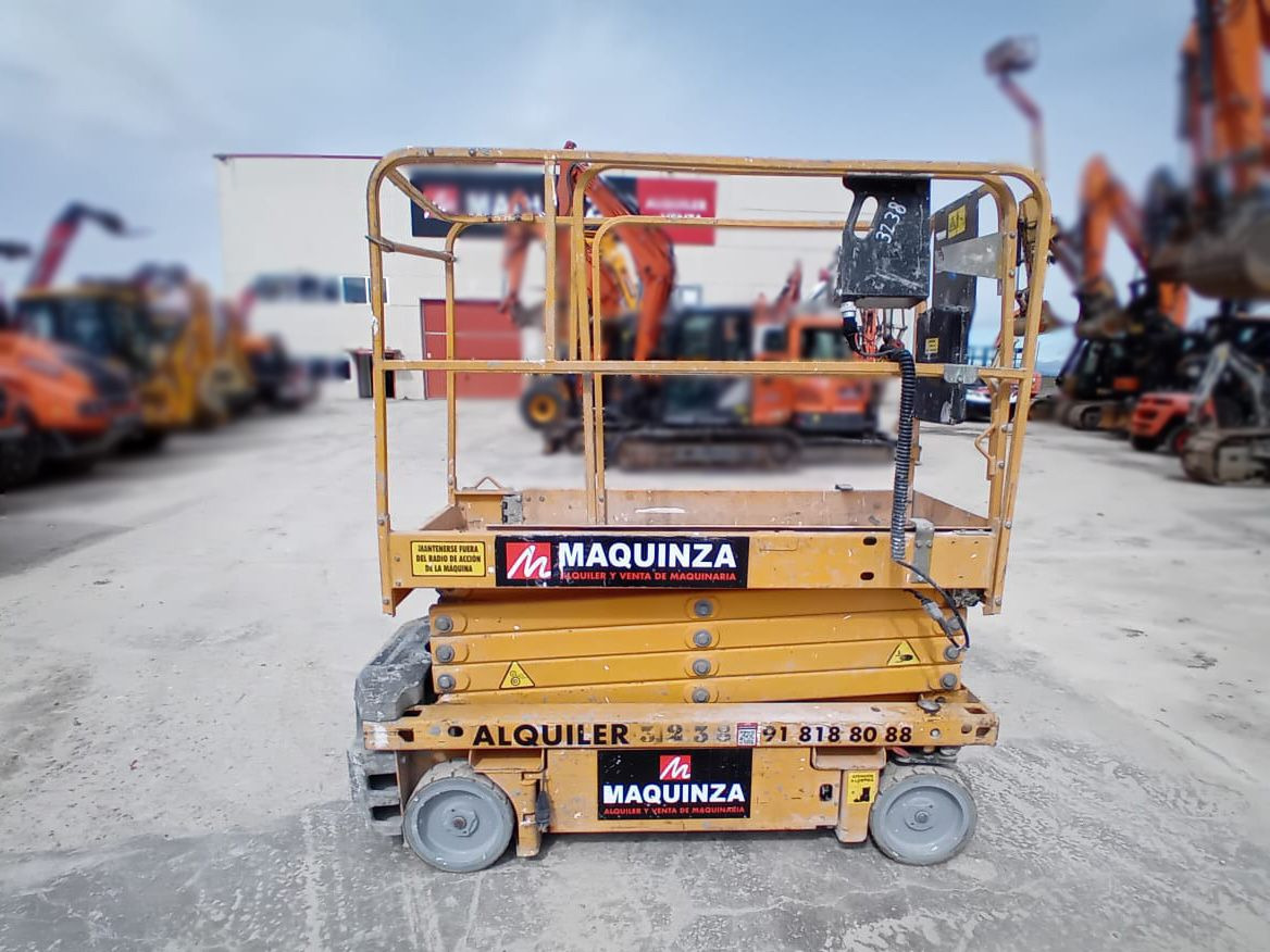 HAULOTTE OPTIMUM 8 - Scissor lift: picture 1 HAULOTTE OPTIMUM 8 - Scissor lift: picture 1