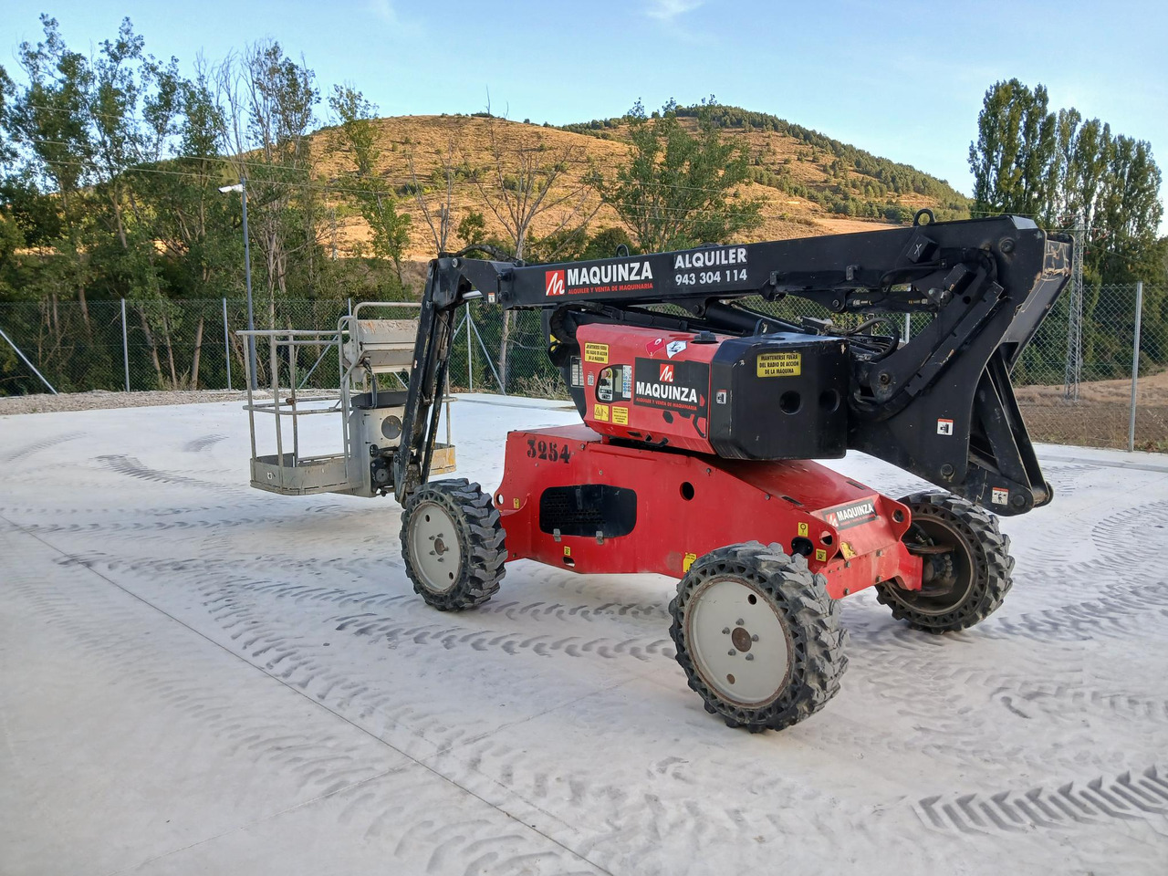 MANITOU MAN GO 12 - Articulated boom: picture 2 MANITOU MAN GO 12 - Articulated boom: picture 2