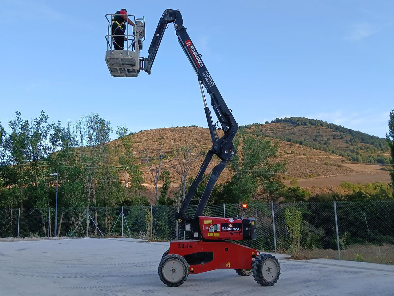 MANITOU MAN GO 12 - Articulated boom: picture 5 MANITOU MAN GO 12 - Articulated boom: picture 5