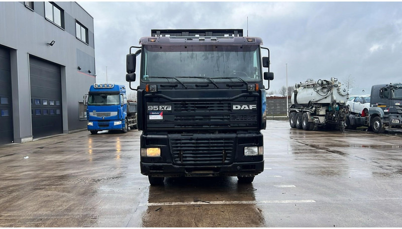 DAF XF 95.480 (MANUAL GEARBOX / BIG AXLE / GRAND PONT / BIG HUB / 6X2 / BOITE MANUELLE) - Tipper: picture 2 DAF XF 95.480 (MANUAL GEARBOX / BIG AXLE / GRAND PONT / BIG HUB / 6X2 / BOITE MANUELLE) - Tipper: picture 2