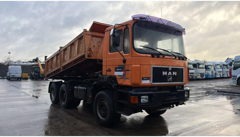 MAN 27.322 (MANUAL PUMP / POMPE MANUELLE / LAMES / GRAND PONT / STEEL SUSP. / BIG AXLE) - Tipper: picture 2 MAN 27.322 (MANUAL PUMP / POMPE MANUELLE / LAMES / GRAND PONT / STEEL SUSP. / BIG AXLE) - Tipper: picture 2