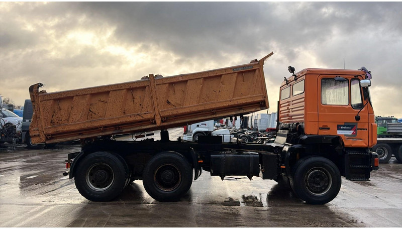 MAN 27.322 (MANUAL PUMP / POMPE MANUELLE / LAMES / GRAND PONT / STEEL SUSP. / BIG AXLE) - Tipper: picture 3 MAN 27.322 (MANUAL PUMP / POMPE MANUELLE / LAMES / GRAND PONT / STEEL SUSP. / BIG AXLE) - Tipper: picture 3