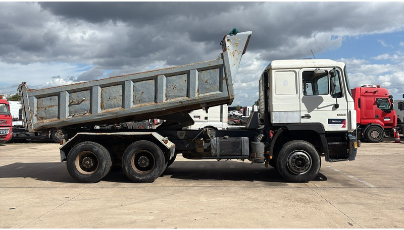 MAN 33.462 (MANUAL PUMP / POMPE MANUELLE / LAMES / GRAND PONT / 6 CYLINDER) - Tipper: picture 3 MAN 33.462 (MANUAL PUMP / POMPE MANUELLE / LAMES / GRAND PONT / 6 CYLINDER) - Tipper: picture 3