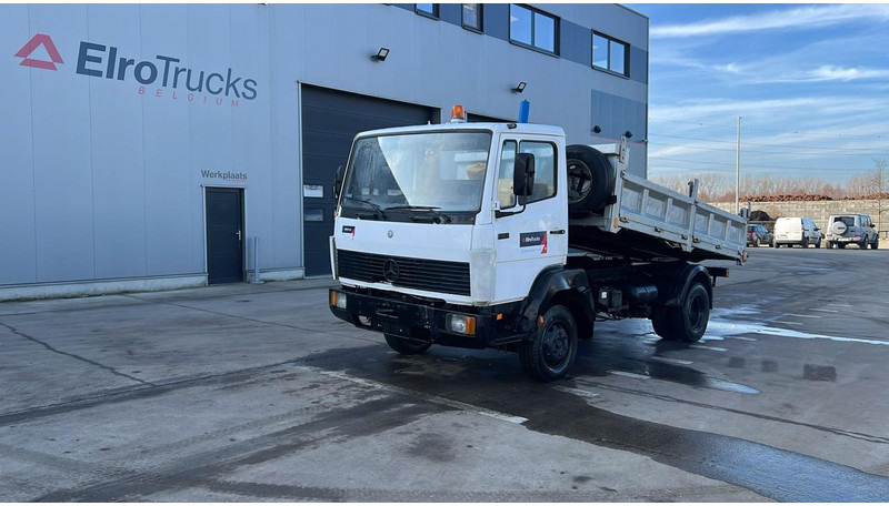 Mercedes-Benz 814 (3 WAY TIPPER / MANUAL PUMP / POMPE MANUELLE / LAMES / STEEL SUSP.) - Tipper: picture 1 Mercedes-Benz 814 (3 WAY TIPPER / MANUAL PUMP / POMPE MANUELLE / LAMES / STEEL SUSP.) - Tipper: picture 1