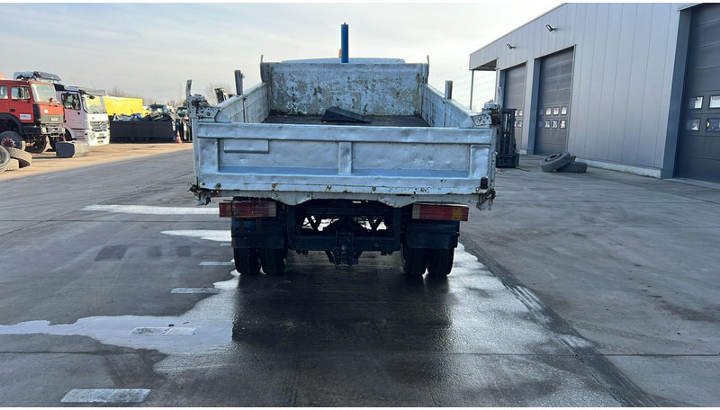 Mercedes-Benz 814 (3 WAY TIPPER / MANUAL PUMP / POMPE MANUELLE / LAMES / STEEL SUSP.) - Tipper: picture 5 Mercedes-Benz 814 (3 WAY TIPPER / MANUAL PUMP / POMPE MANUELLE / LAMES / STEEL SUSP.) - Tipper: picture 5