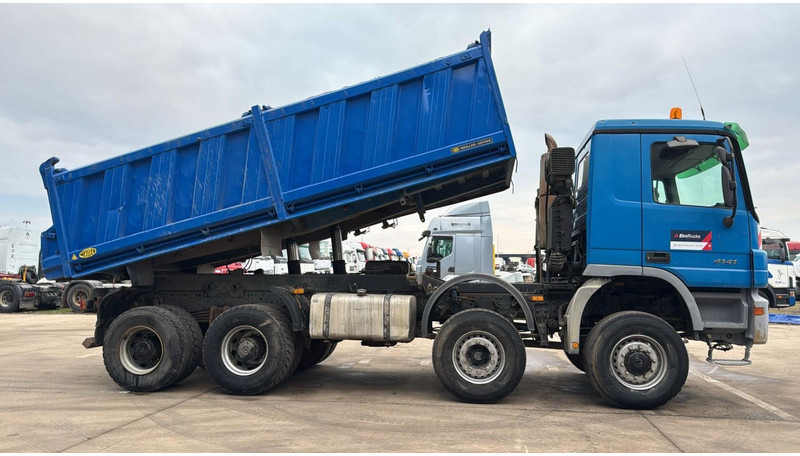 Mercedes-Benz Actros 4141 (8X6 / EPS / PARFAIT ETAT / TOP CONDITION / V6 / MP2 / BIG AXLE / STEEL SUSP. / LAMES) - Tipper: picture 4 Mercedes-Benz Actros 4141 (8X6 / EPS / PARFAIT ETAT / TOP CONDITION / V6 / MP2 / BIG AXLE / STEEL SUSP. / LAMES) - Tipper: picture 4
