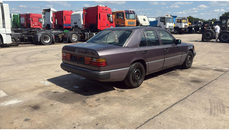 Mercedes-Benz E-Klasse 200 (GERMAN CAR / VOITURE D'ALLEMAGNE / ESSENCE / PETROL / MANUAL) - Sedan: picture 5 Mercedes-Benz E-Klasse 200 (GERMAN CAR / VOITURE D'ALLEMAGNE / ESSENCE / PETROL / MANUAL) - Sedan: picture 5