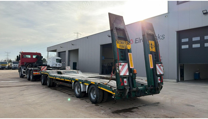 Schwarzmüller T4 G01VBN1 (40.000 KG / BLATGEFEDERT / VERBR AUF 3M / STEEL SUSP. / BELGIAN TRAILER / HYDR RAMPEN) - Low loader trailer: picture 5 Schwarzmüller T4 G01VBN1 (40.000 KG / BLATGEFEDERT / VERBR AUF 3M / STEEL SUSP. / BELGIAN TRAILER / HYDR RAMPEN) - Low loader trailer: picture 5