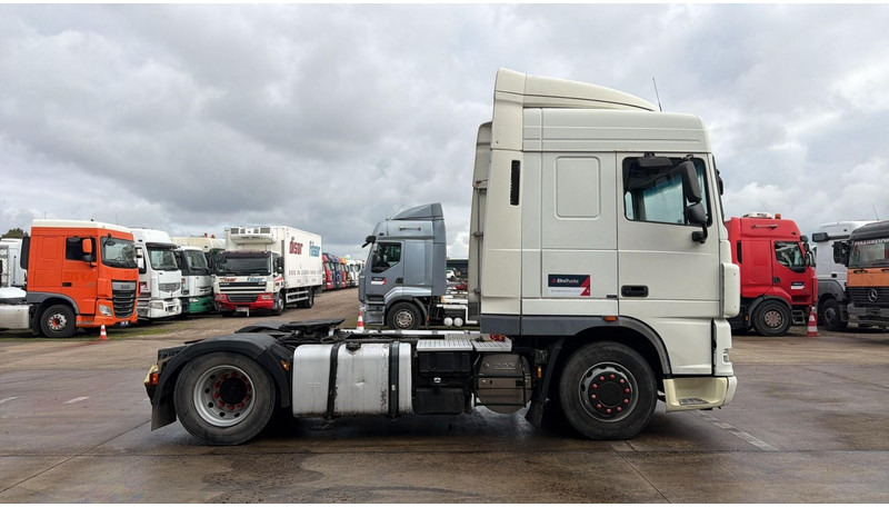 DAF XF 105.410 (BOITE MANUELLE / MANUAL GEARBOX) - Tractor unit: picture 3 DAF XF 105.410 (BOITE MANUELLE / MANUAL GEARBOX) - Tractor unit: picture 3