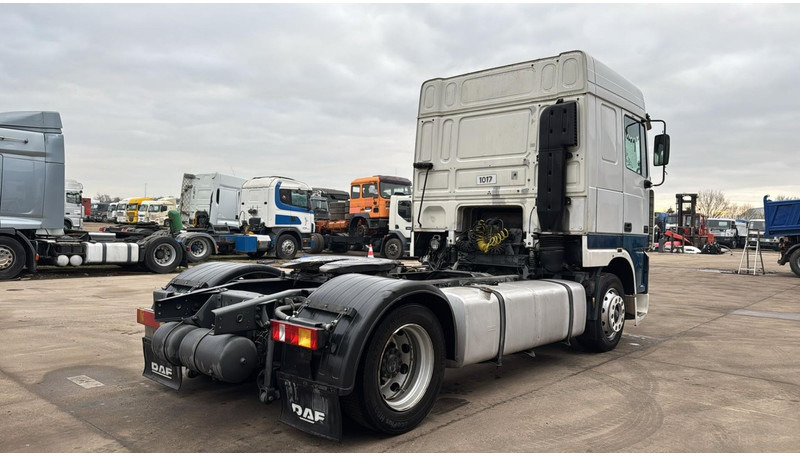 DAF XF 95.380 (EURO 2 / MANUAL GEARBOX / BOITE MANUELLE / TRES PROPRE / CLEAN TRUCK) - Tractor unit: picture 4 DAF XF 95.380 (EURO 2 / MANUAL GEARBOX / BOITE MANUELLE / TRES PROPRE / CLEAN TRUCK) - Tractor unit: picture 4