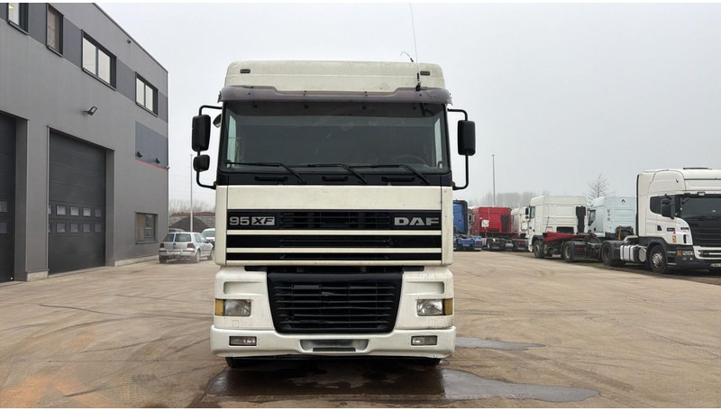 DAF XF 95.430 (EURO 2 / MANUAL GEARBOX / BOITE MANUELLE) - Tractor unit: picture 5 DAF XF 95.430 (EURO 2 / MANUAL GEARBOX / BOITE MANUELLE) - Tractor unit: picture 5