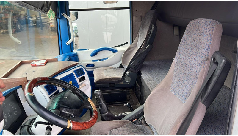 Tractor unit Renault AE 440 Magnum E-tech (BOITE MANUELLE / MANUAL GEARBOX): picture 12