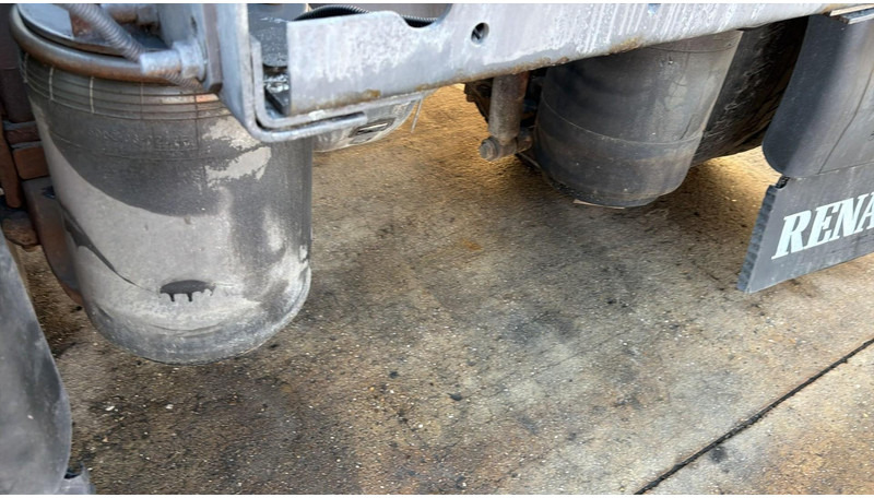 Tractor unit Renault Premium 450 (MANUAL GEARBOX / BOITE MANUELLE): picture 10