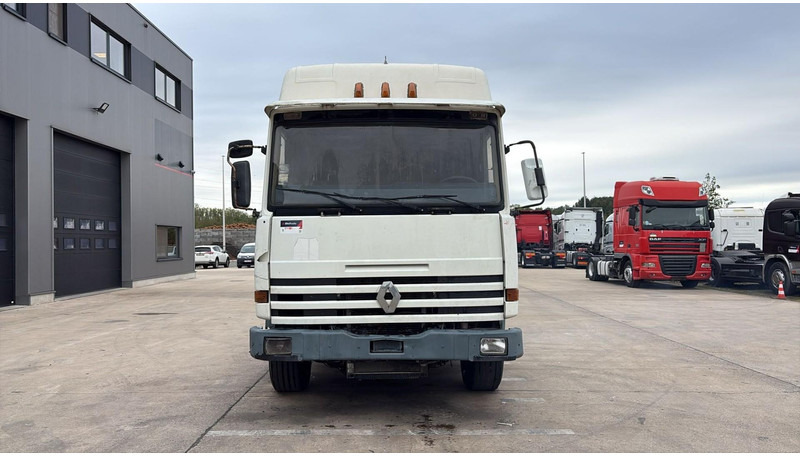 Renault R 385 Major (POMPE MANUELLE / 2 CULASSE / MANUAL PUMP / BIG AXLE / GRAND PONT) - Tractor unit: picture 2 Renault R 385 Major (POMPE MANUELLE / 2 CULASSE / MANUAL PUMP / BIG AXLE / GRAND PONT) - Tractor unit: picture 2