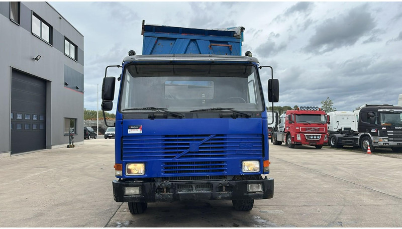 Volvo FL 12.380 (8X4 /STEEL SUSP. / BOITE MANUELLE / MANUAL GEARBOX) - Tipper: picture 2 Volvo FL 12.380 (8X4 /STEEL SUSP. / BOITE MANUELLE / MANUAL GEARBOX) - Tipper: picture 2